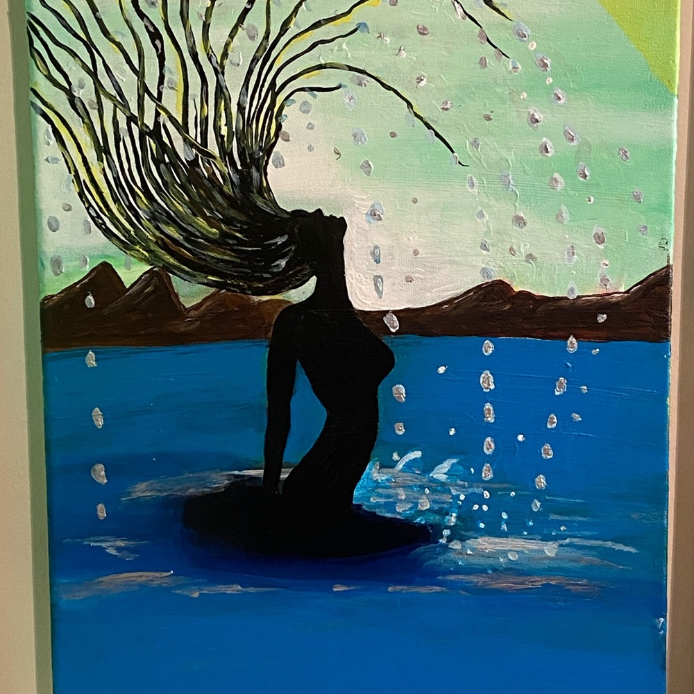 Women’s Sillouette Flowing Hair In Water